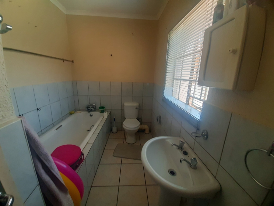 To Let 3 Bedroom Property for Rent in Bodorp North West